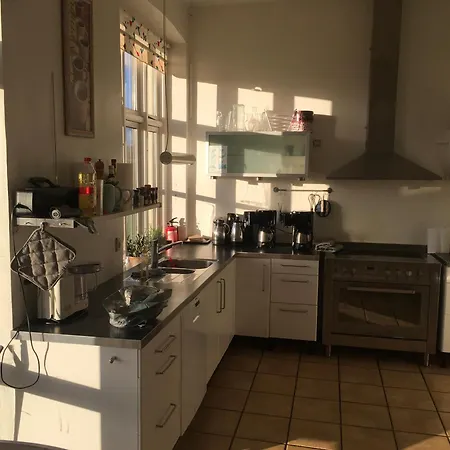 California אכסניה Hinge