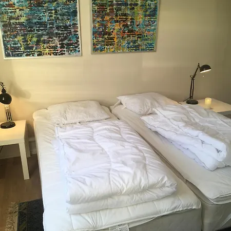 California אכסניה Hinge