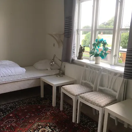 California Hostel Hinge