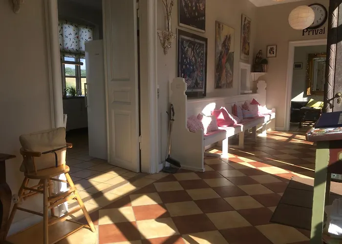 Hostel California Hinge